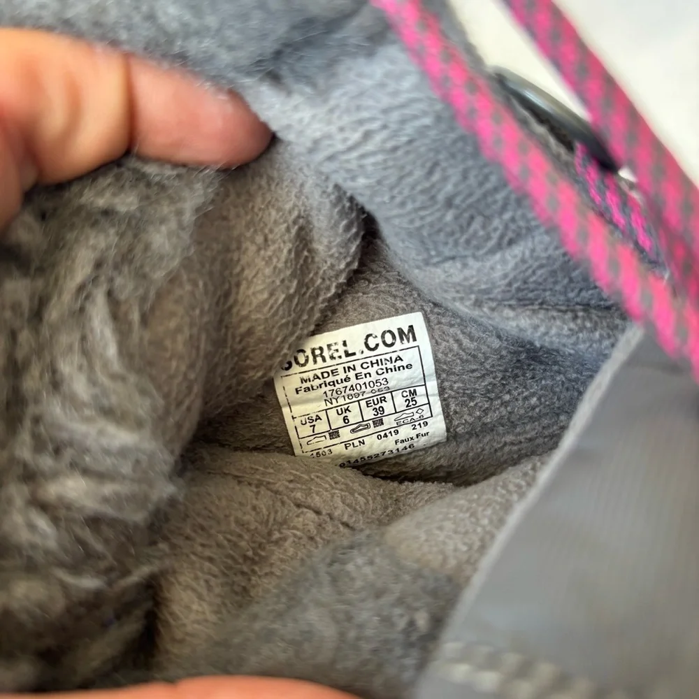 Sorel Women's Whitney short Gray and Pink Winter Boots - Picture 7 of 7